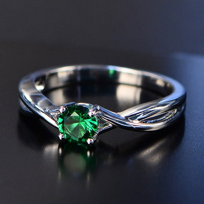 Exquisite 5mm Round Emerald Rings